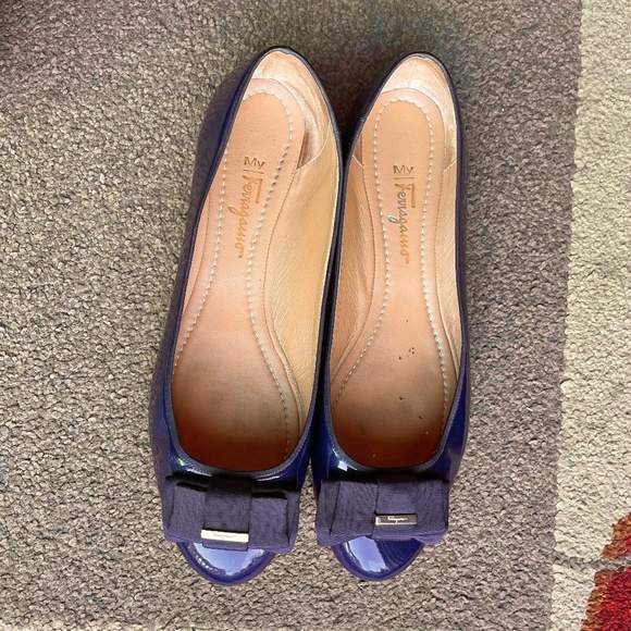 Salvatore Ferragamo Varina Royal Blue Patent Ballet Flats 10 - Picture 1 of 10